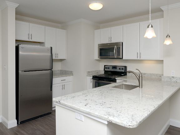 5th image of 11 Roosevelt Cir #11R-210