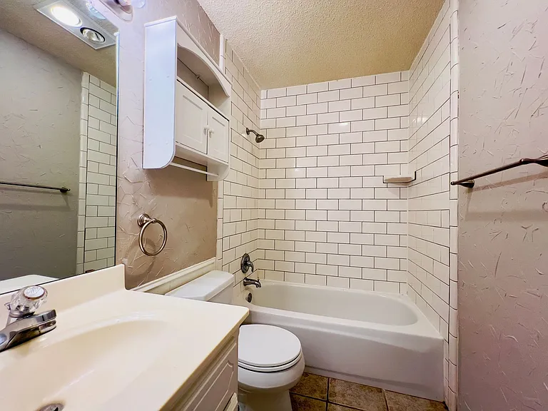 6904 Genoa Ave — Photo 15