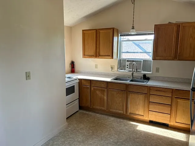 1113 John Ave #4 — Photo 4