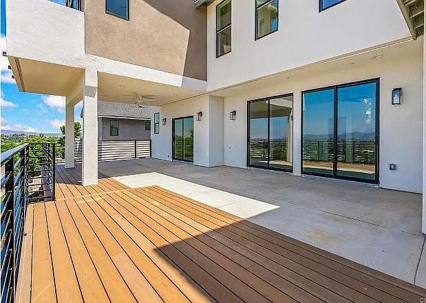 Walk-out deck