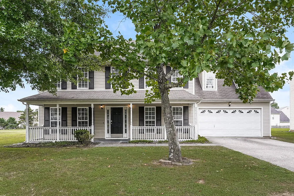 4 bed, 2.5 bath, 2092 sqft, $2,385 — Photo 1