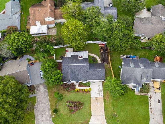 3rd image of 8616 NW 35th Ln