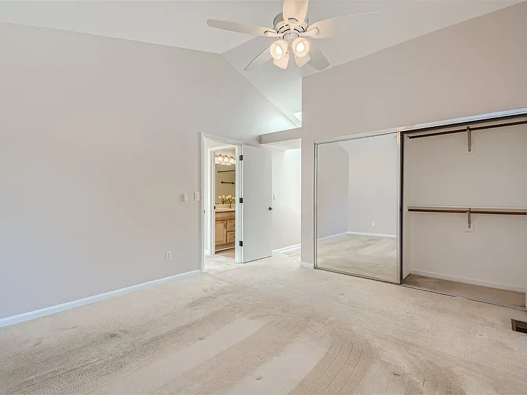 952 Thames St — Photo 13