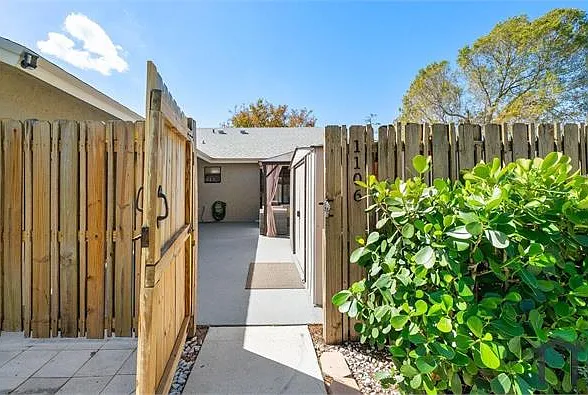 2 bed, 1002 sqft, $2,800 — Photo 2
