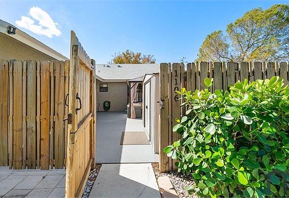 2nd image of 1106 Hyacinth Pl