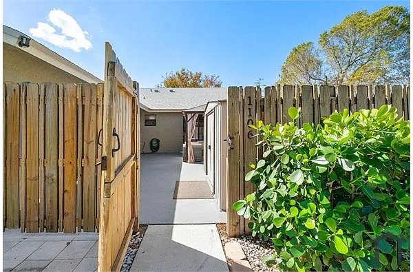 Building Photo - 1106 Hyacinth Pl