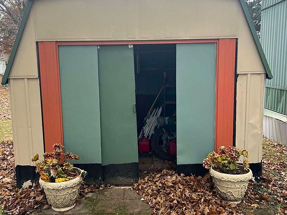 3rd image of 4000 Hemlock Ct