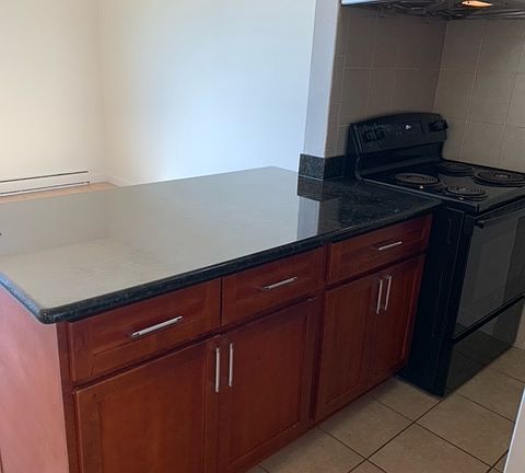 4th image of 720 41st Ave #9