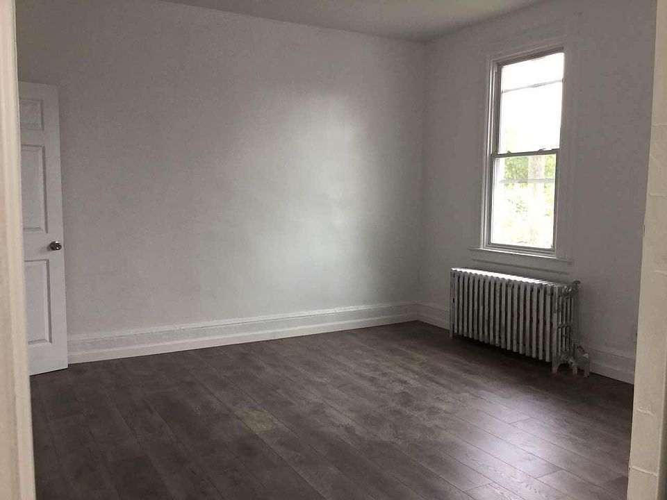 1st image of 27 Jackson Ave #1