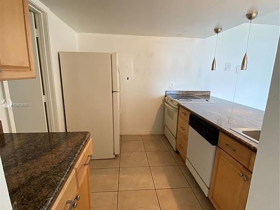 5th image of 2075 NE 164th St APT 1016