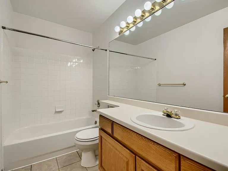 9528 High Cliffe St — Photo 20