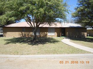 209 Circle Dr, Winters, TX 79567