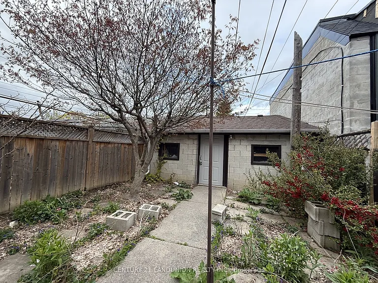 457 Ossington Ave — Photo 11