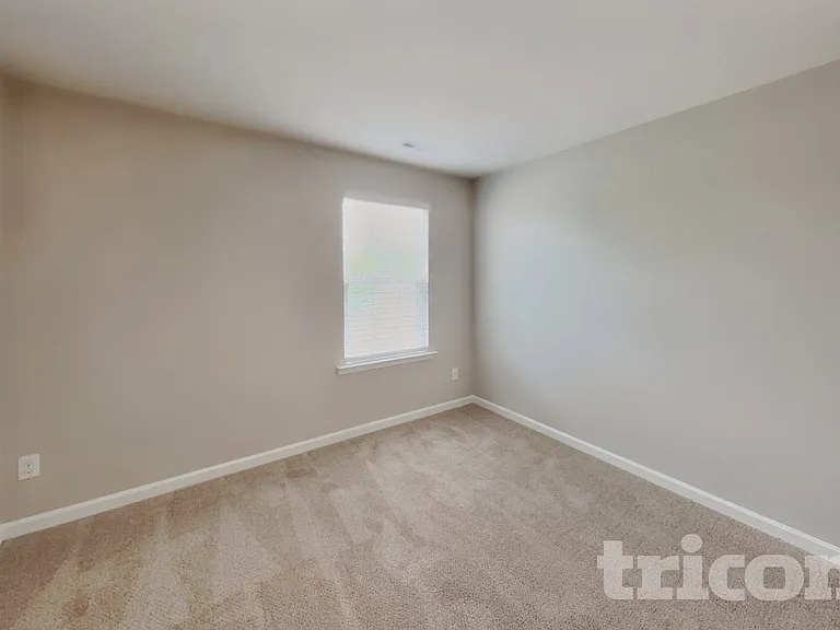 923 Avondale Dr — Photo 10