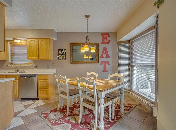 3rd image of 6529 Westridge Dr