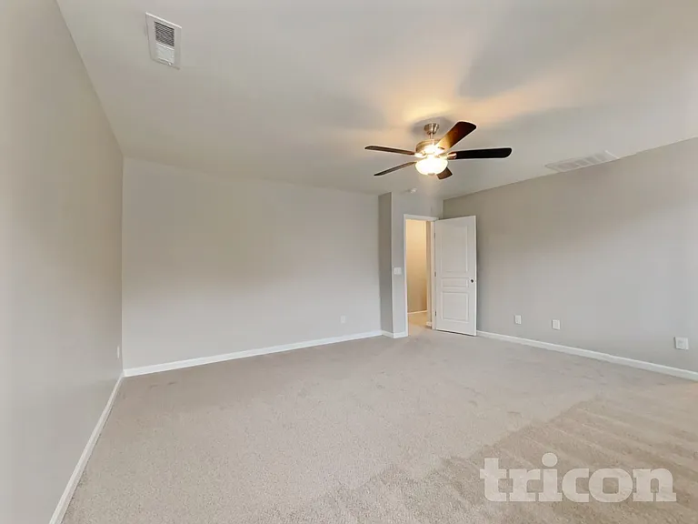 923 Avondale Dr — Photo 8
