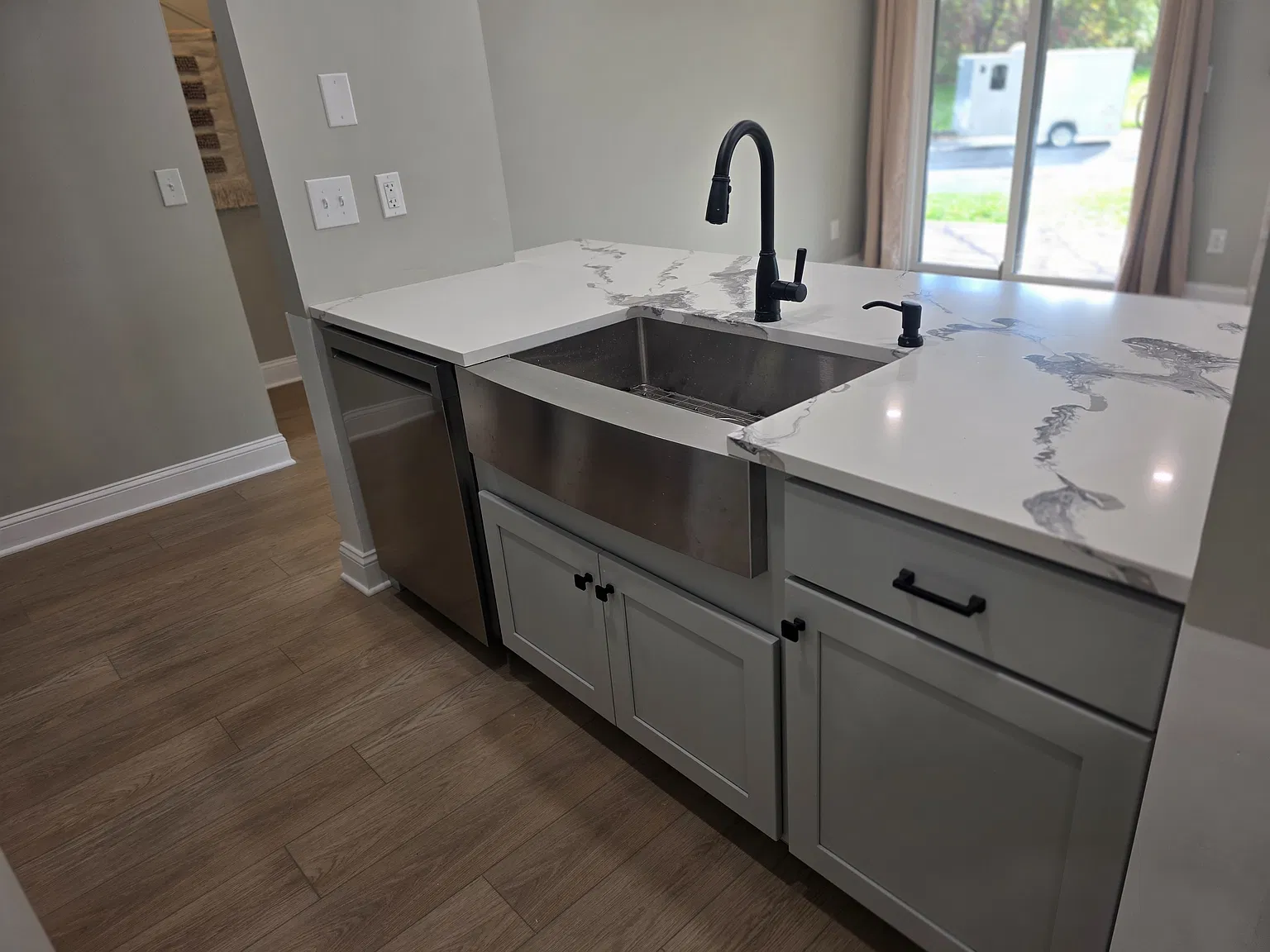 2 bed, 1040 sqft, $2,300 — Photo 3