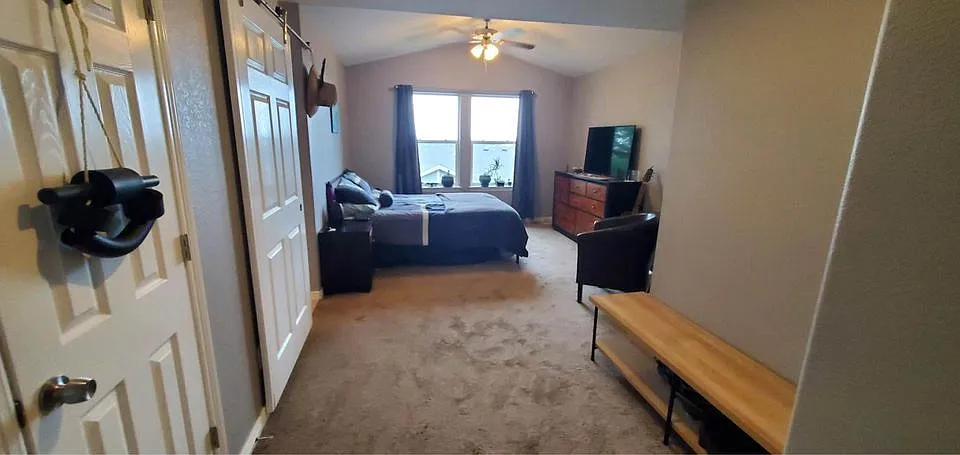 4 bed, 2718 sqft, $1,050 — Photo 3