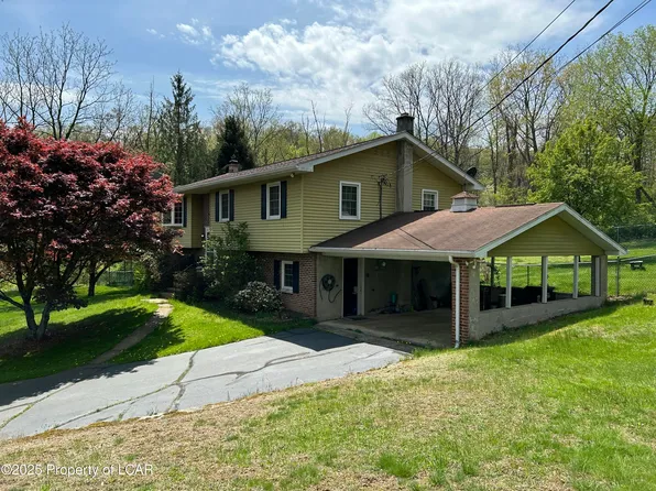 28 Dymond Hollow Rd, Falls, PA 18615
