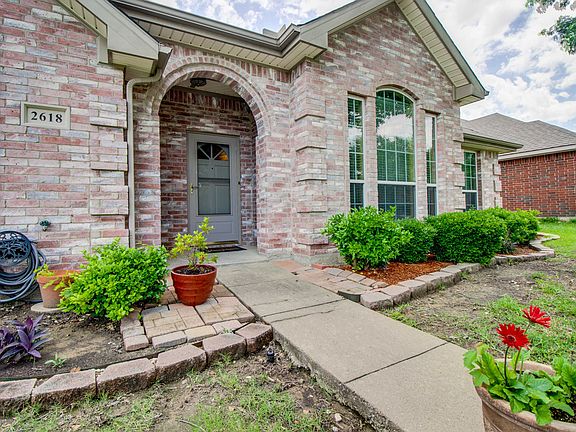 2618 Thistle Lane-5.jpg