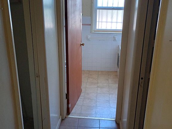 4th image of 2703 SE Indiana Ave #2
