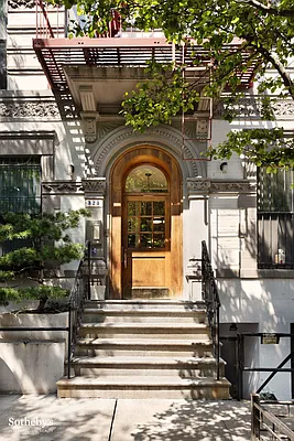 Sold by Sotheby's International Realty | media 16