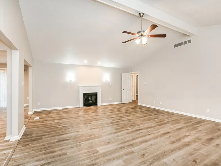 705 Firethorn Cir — Photo 5
