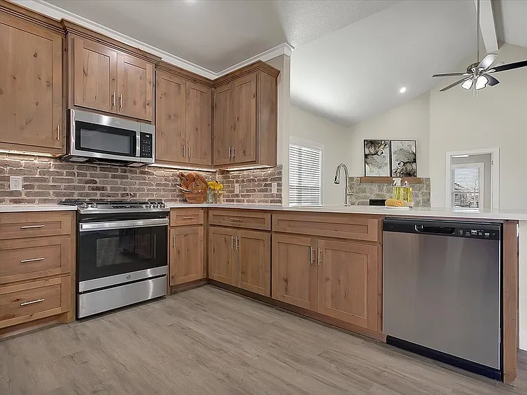 132 Calvin Dr — Photo 8