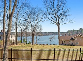 17 Ash St, Windham, NH 03087