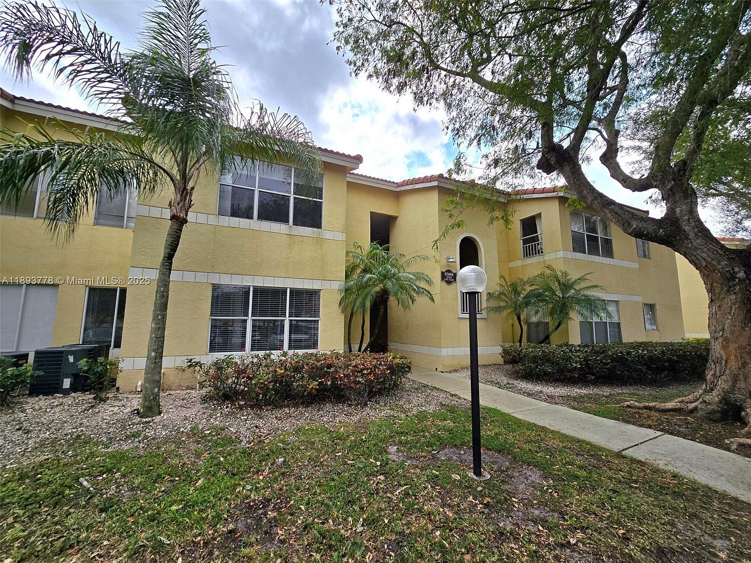 13090 Vista Isles Dr APT 124