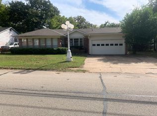 2939 Bonham St, Paris, TX 75460