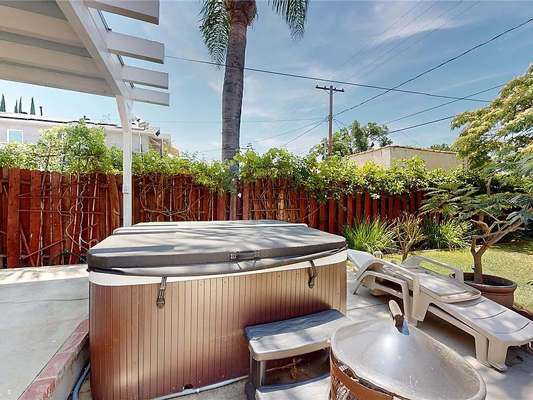 135 N Naomi St — Photo 36
