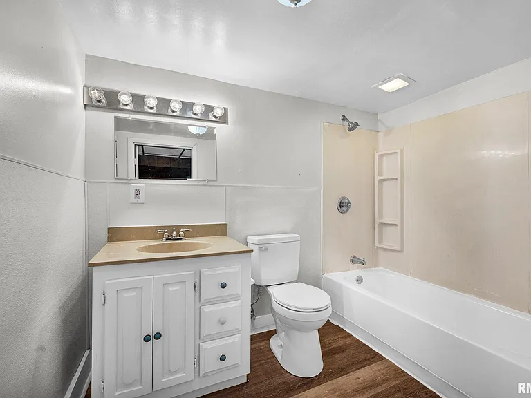 1413 W Gilbert Ave — Photo 20