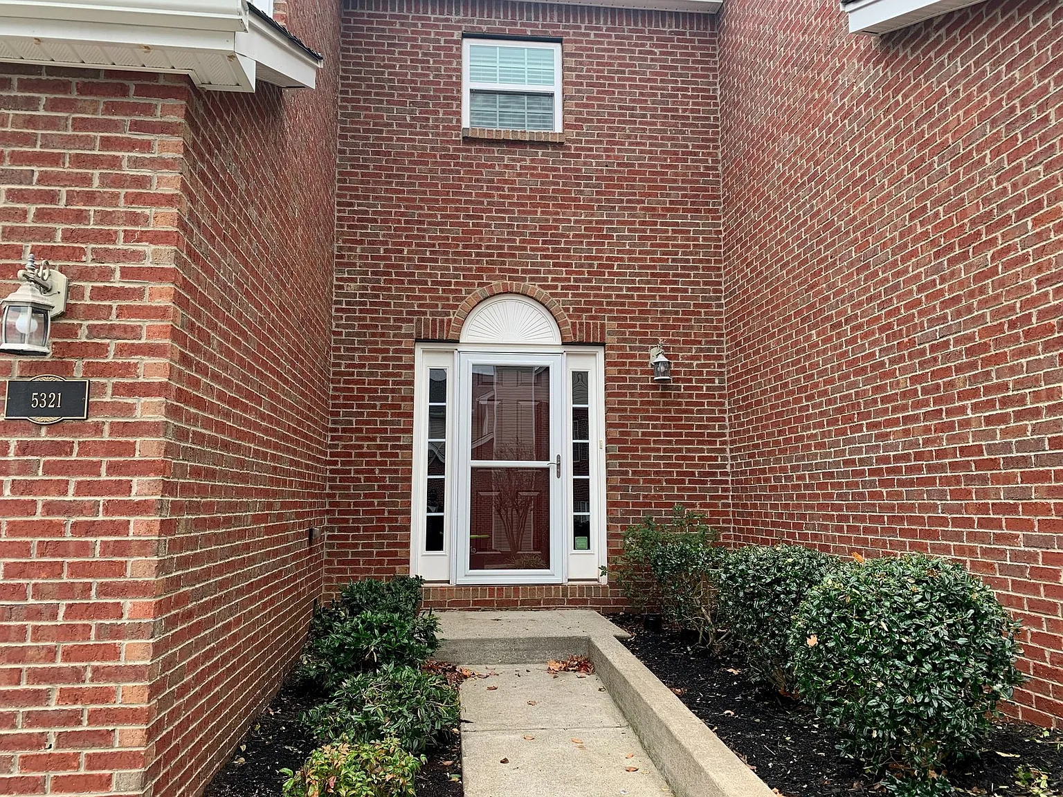 2 bed, 2.5 bath, 1420 sqft, $1,950 — Photo 3