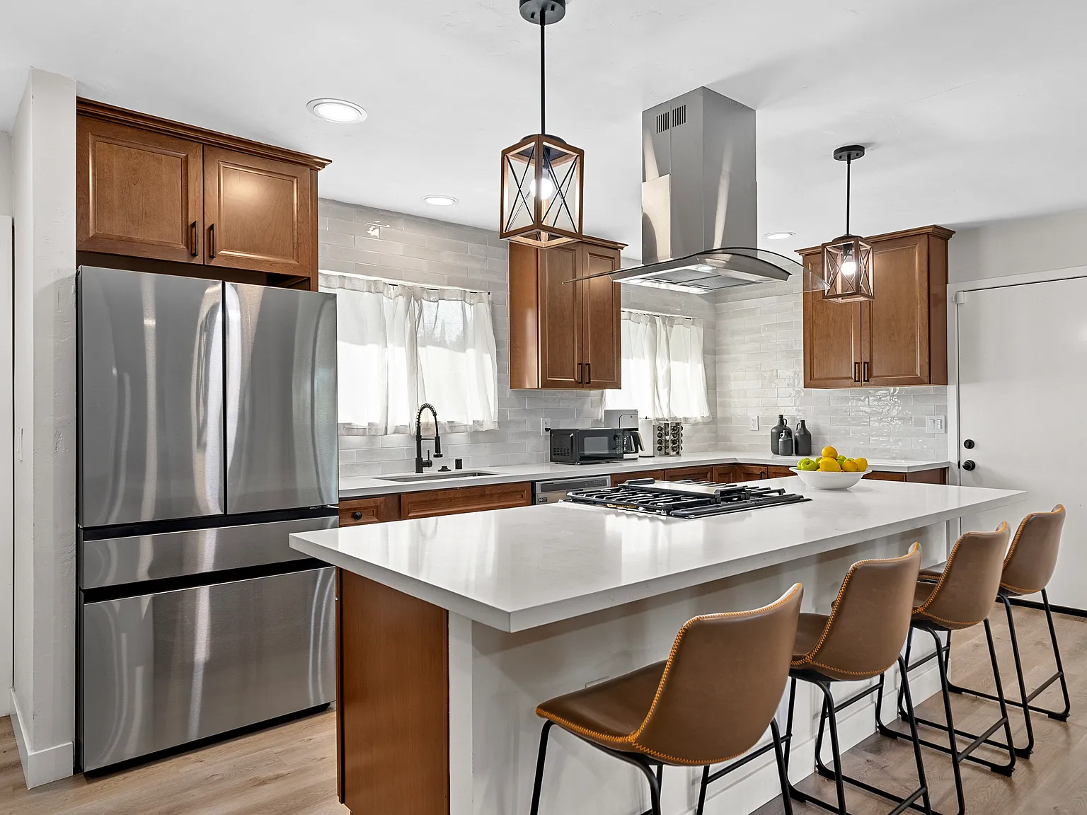 4 bed, $8,500 — Photo 2