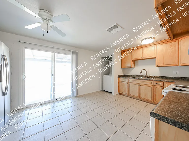 3550 E Voltaire Dr — Photo 1