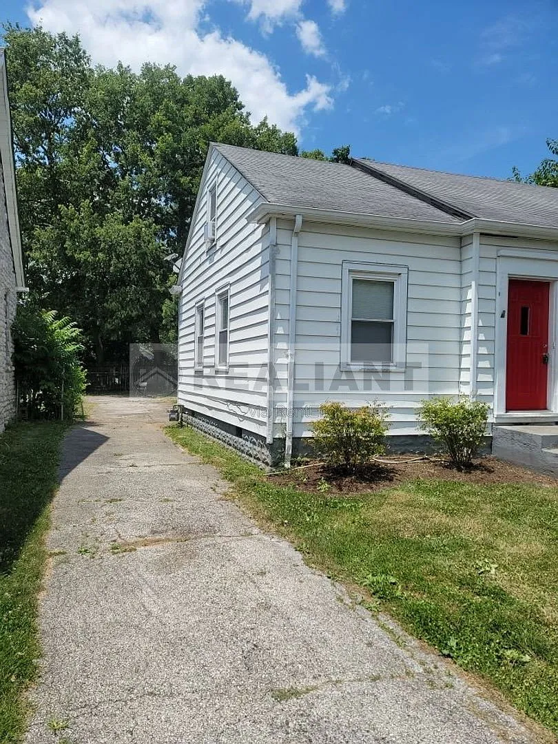 3 bed, 2.0 bath, 1409 sqft, $1,797 — Photo 4