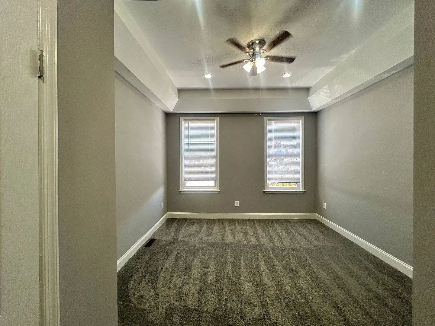 Baltimore - 3 Bedrooms and 2.5 baths Available! — Photo 3