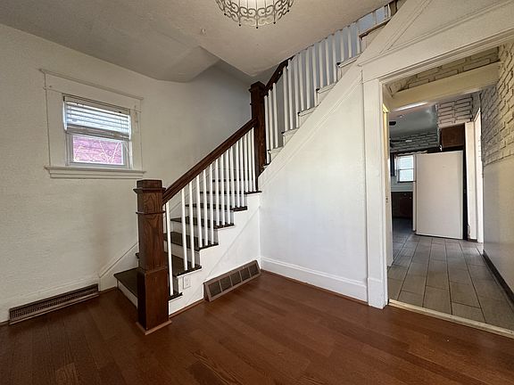 4th image of 918 Ashland Ave