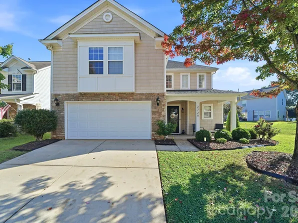 2729 Markham Woods Ct, Charlotte, NC 28214