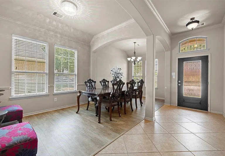12610 Redbud Villa Ln — Photo 4