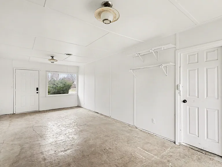 713 NW Black Twig Ln — Photo 6