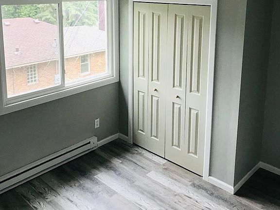 3rd image of 113 Linden St