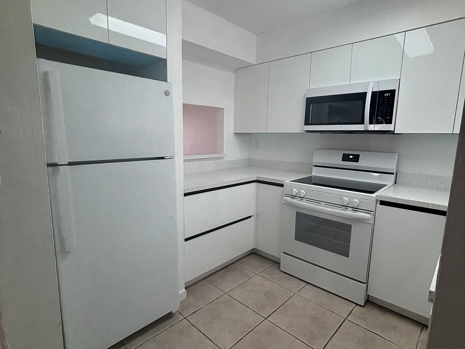 2 bed, 912 sqft, $2,200 — Photo 2