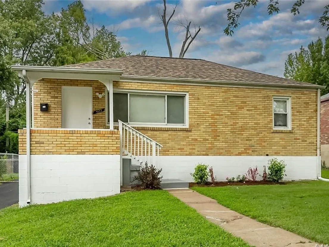 2 bed, 820 sqft, $1,250 — Photo 1