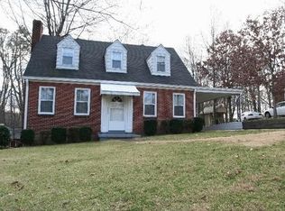 722 Circle Ct, Martinsville, VA 24112