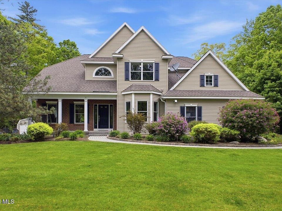 1st image of 11 Aspen Ridge