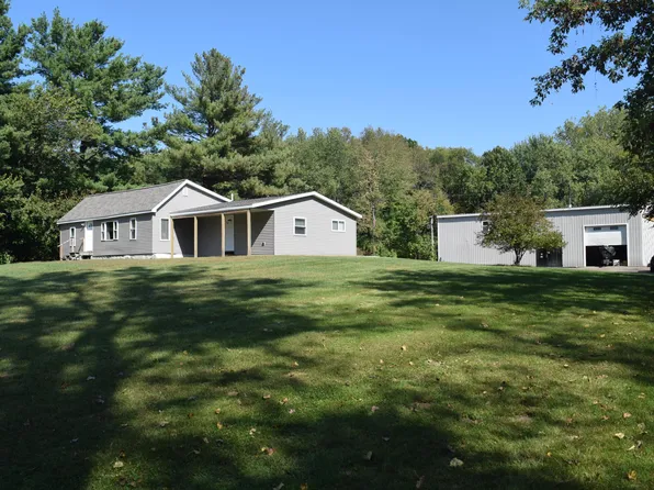 3035 5th St, Wayland, MI 49348