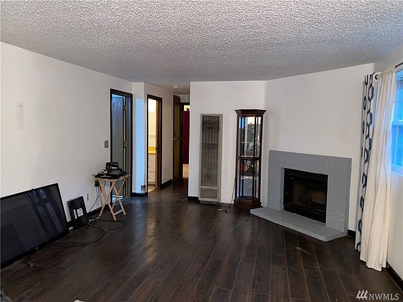 2nd image of 5219 101st Pl NE