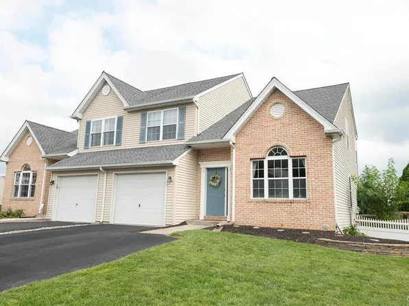 2381 Red Maple Dr, Coplay, PA 18037